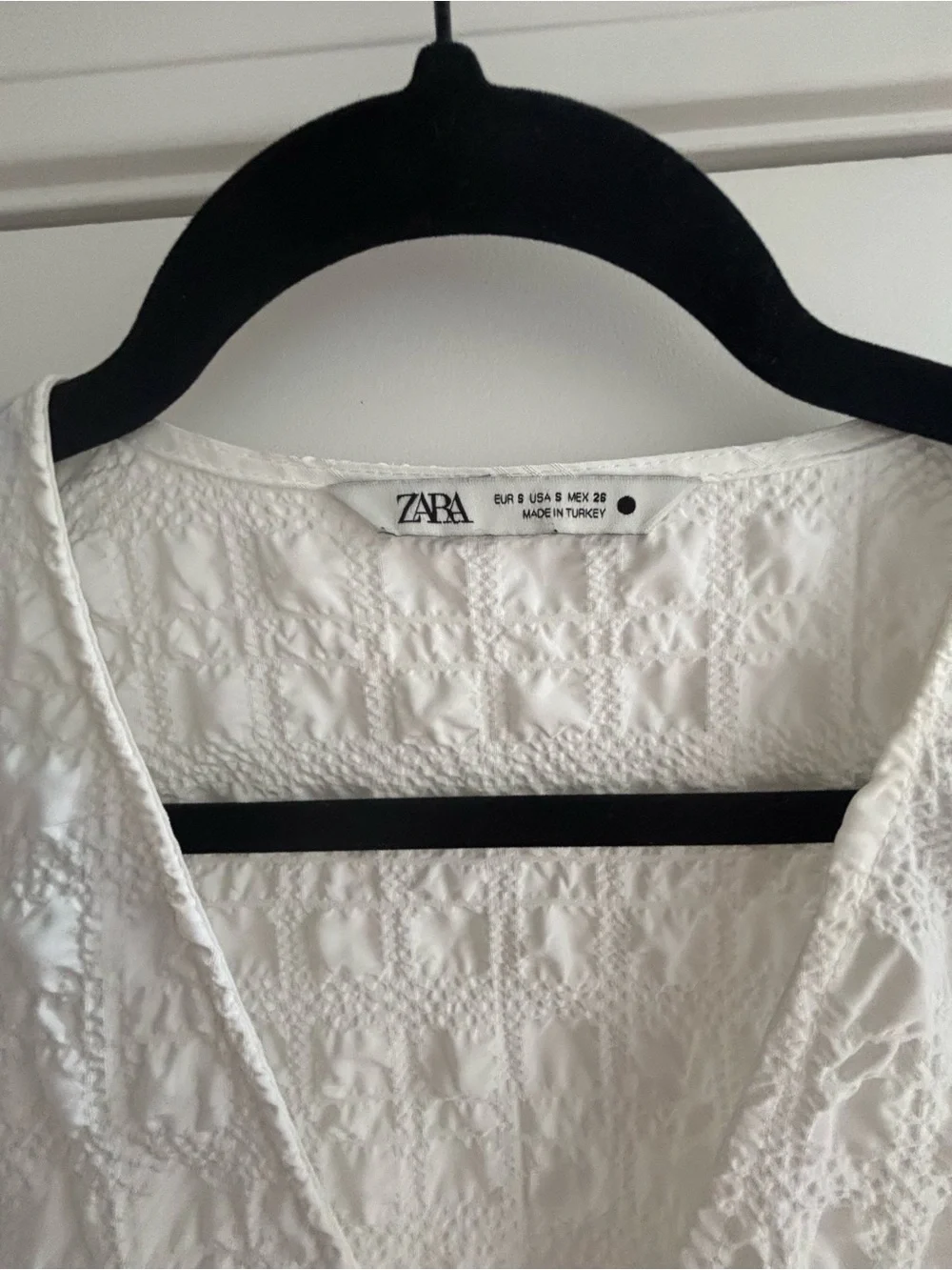 Zara White Textured V-Neck Midi Dress with Puff Sleeves